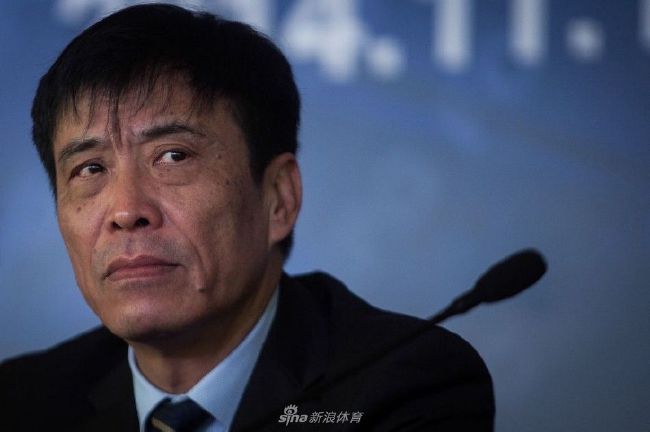 边吃胸边膜下刺激免费视频