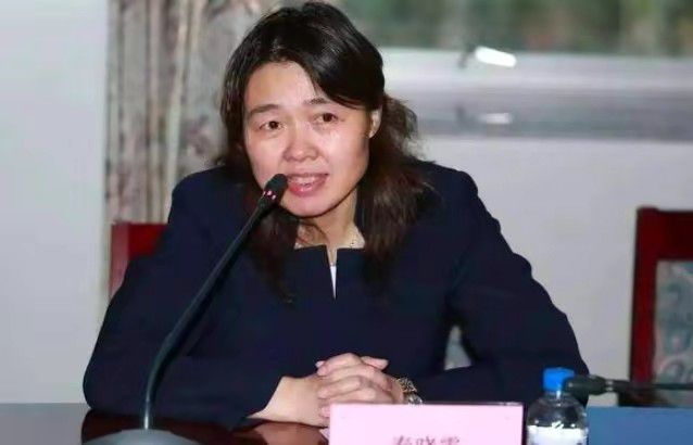 女社长湿润丝袜在线观看