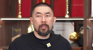 朵丝佳穿泳装图片